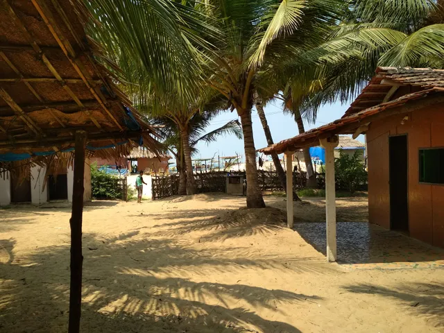 Castello's Coco Huts