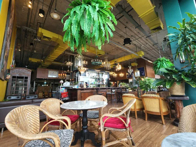 THAIBAHT ART ANTIQUE AND BISTRO