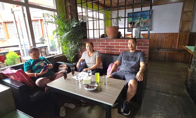 Almond's Cafe & Restaurant