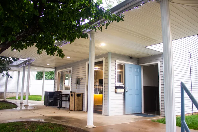 Dollinger's Motor Inn