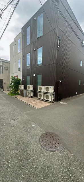 Neko Neko apartment, Osaka