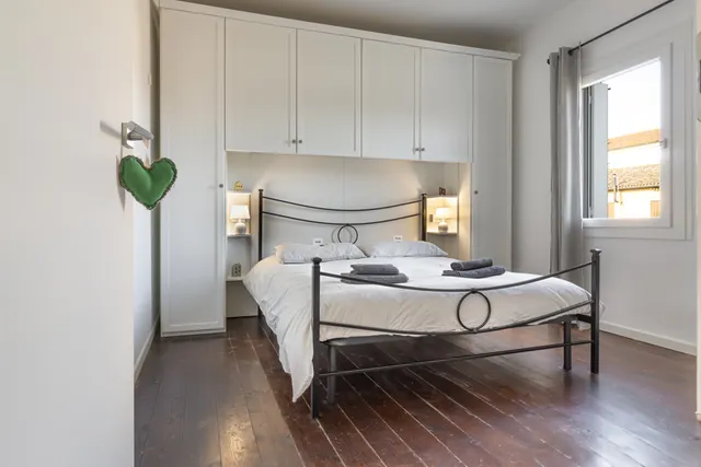 45 Minutes To Venice - By Flora