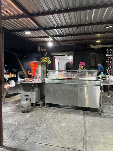 Taquería Los Plebes