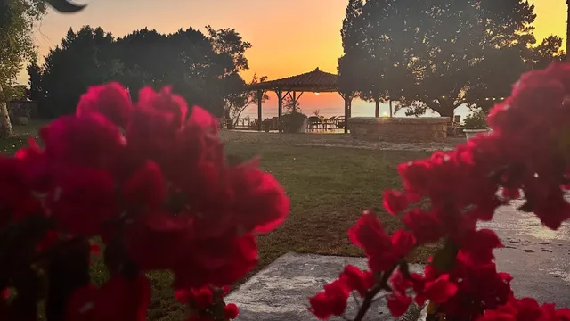 Genari Beach Apartments