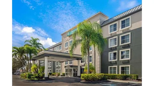 La Quinta Inn & Suites by Wyndham Naples East (I-75)
