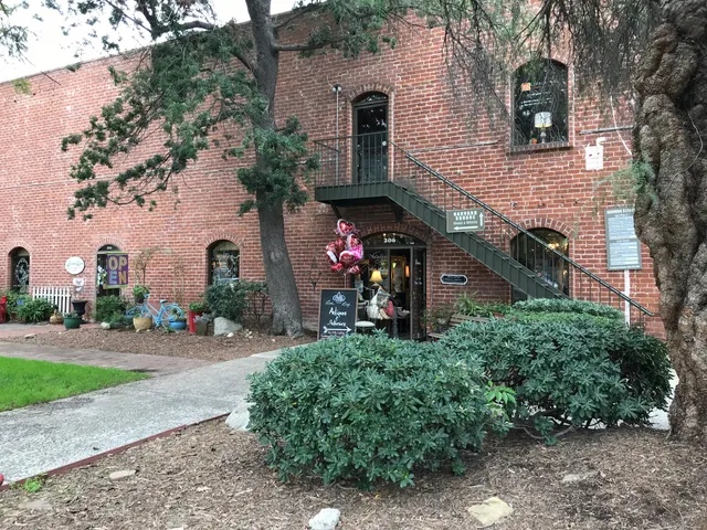 Linda Lloyd Antiques and Interiors