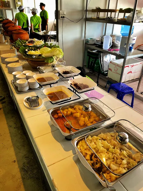 Khaing Khaing Kyaw Bangkok (Khlong Toei Market)