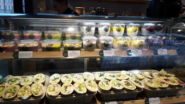 dean&david | Bowls, Salate, Curries & Snacks im Neustadt Bahnhof Dresden