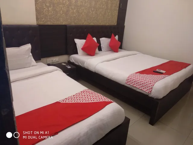 OYO 28361 Siddhi Vinayak Palace