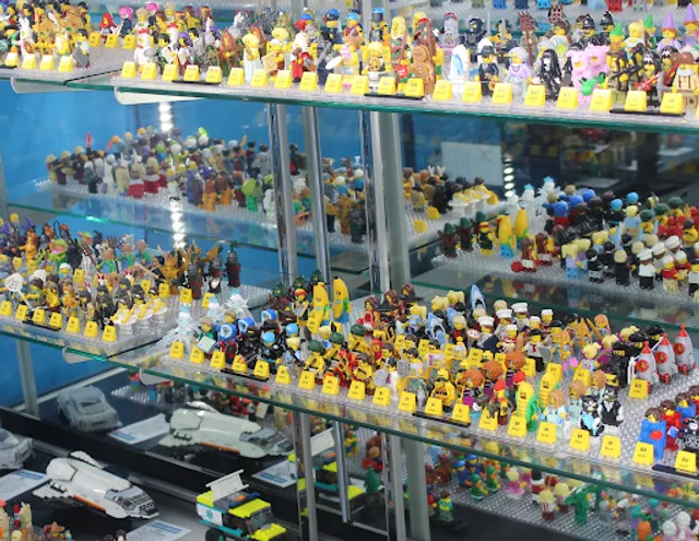 Bricks & Minifigs Carlsbad