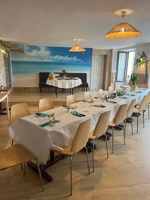 Les Pieds Sous La Table