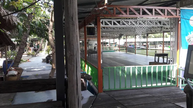 Suan Bua Floating Market