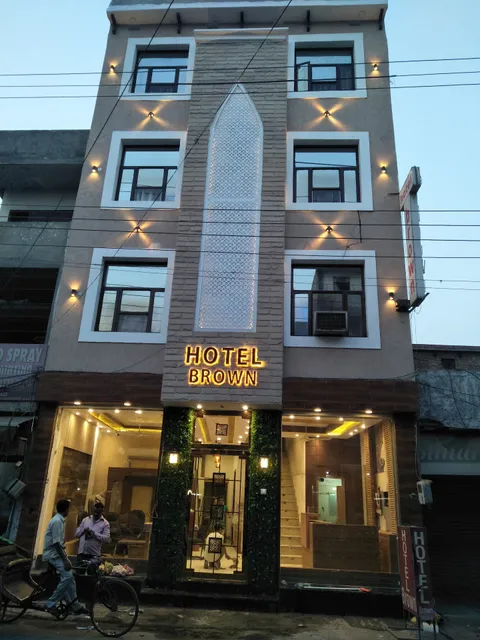 Hotel Brown