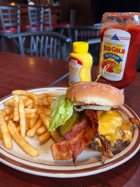 Dottie's 100 Mile House