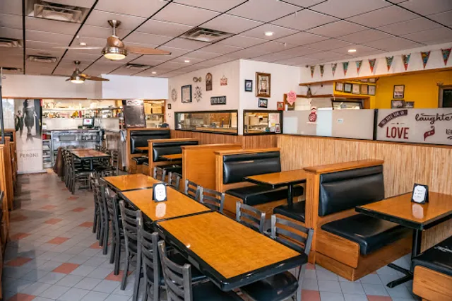 Tolli's Apizza & Restaurant