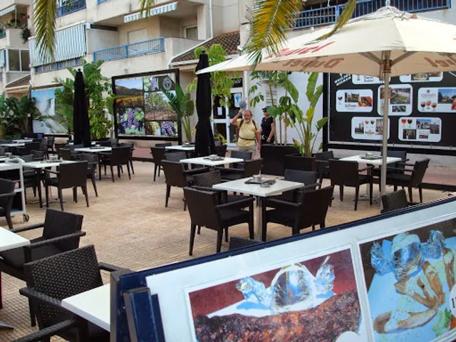 Universal Lounge Bar