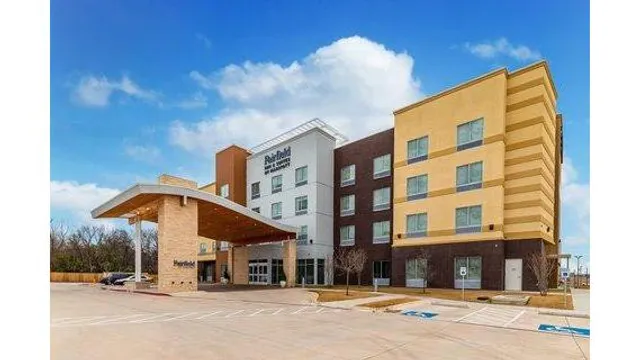 Fairfield by Marriott Inn & Suites Gainesville I-35