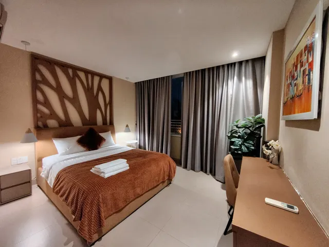 Cubicity Metro House