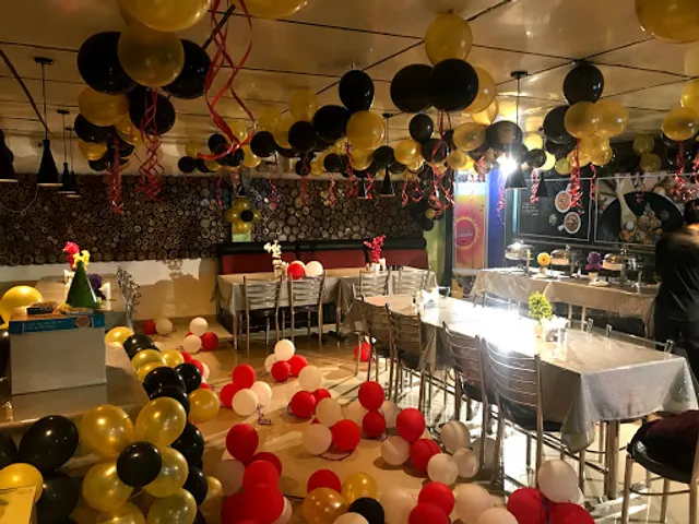 The Tarrace Restaurant | Rooftop Restaurant in Aliganj | Restaurant at Engineering College Chauraha