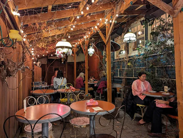 The Turning Peel Pizza