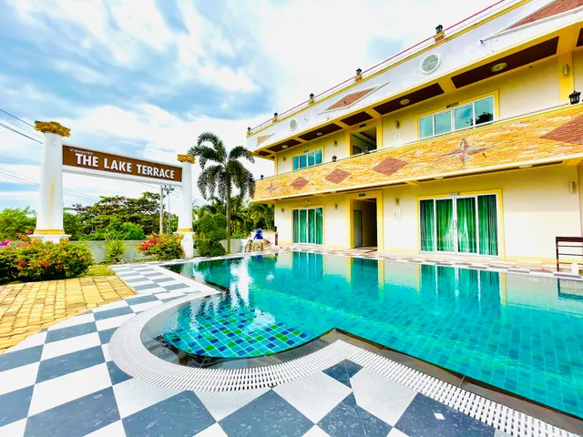 Lake Terrace Resort (เลค เทอเรซ รีสอร์ท)