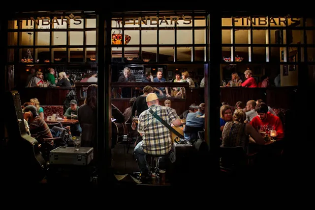 Finbar's Irish Pub