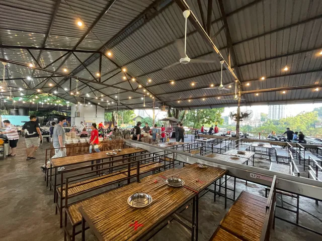 吃爽爽 • Eat Song Song Thai Barbeque Buffet