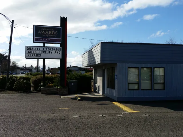 Peninsula Awards & Trophies