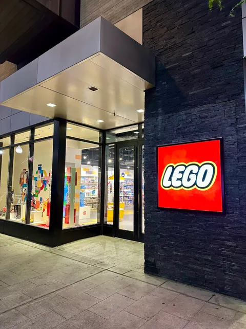 LEGO® Store River Park Square