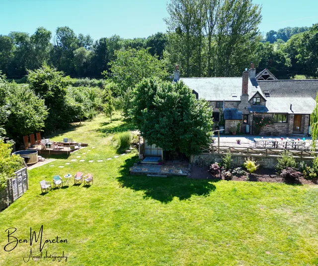 Westbrook Court Country House - (9 bedrooms sleeps up to 24)