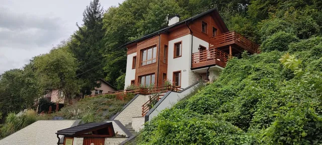 Przystanek na Skarpie