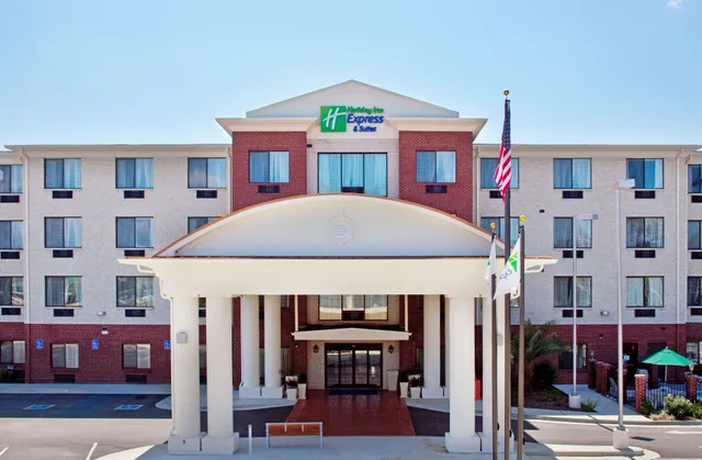 Holiday Inn Express & Suites Biloxi- Ocean Springs by IHG