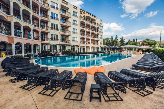 Avenue Deluxe ApartHotel