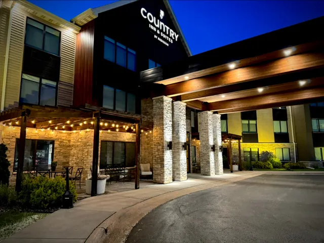 Country Inn & Suites by Radisson, Appleton Airport - Fox River Mall Area