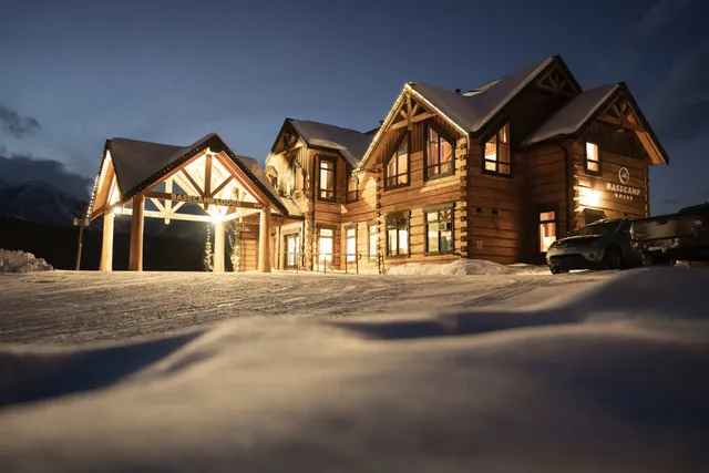 Basecamp Lodge Golden