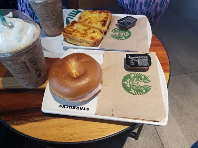 Starbucks Paseo de los Leones DT