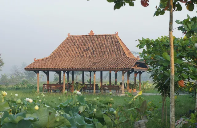 Puri Menoreh Hotel & Restaurant