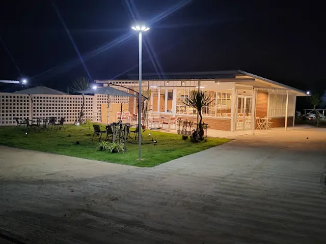 Chu Chu Cafe’&Restaurant