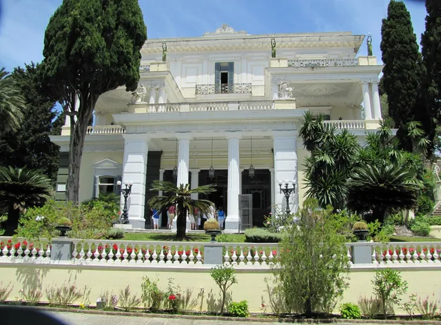 ELECTRA APARTMENTS & STUDIOS