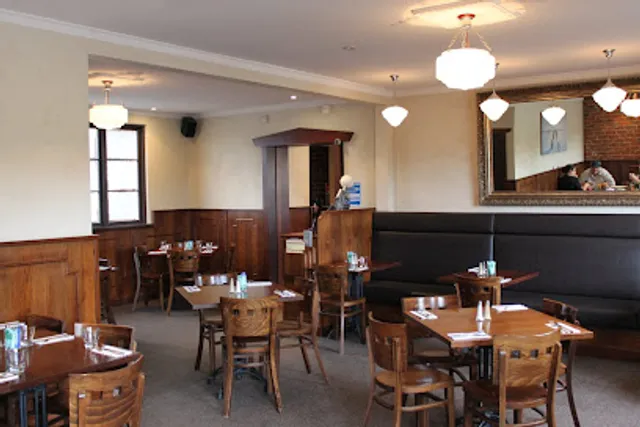 Salt Bar & Restaurant