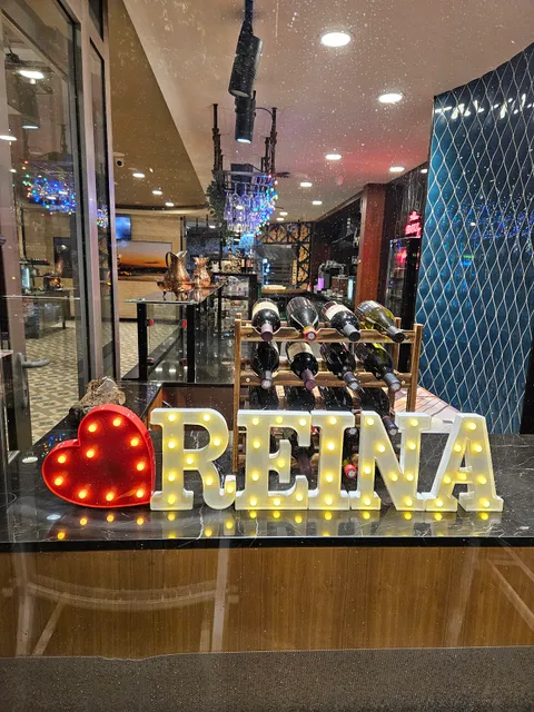 Reina Cafe & Restaurant