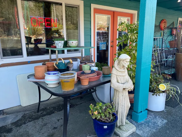 Lila's Resale Furniture and Collectibles