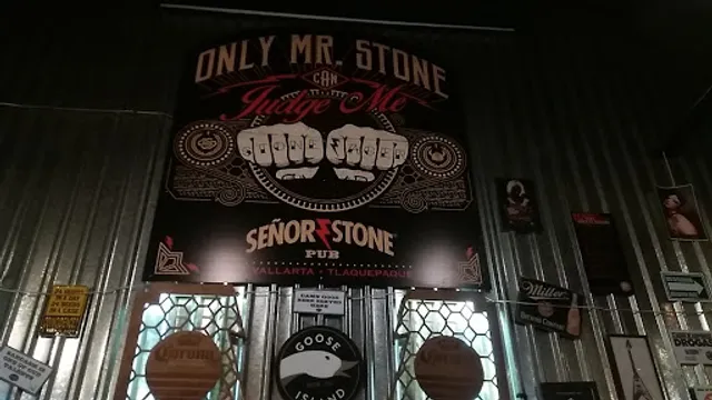 Señor Stone Av Vallarta
