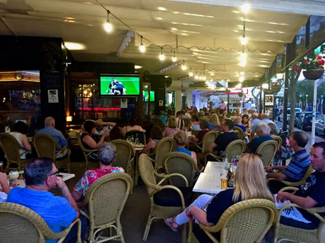 Finnegan's Live Music Irish Pub