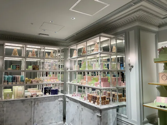 Ladurée Tokyo Ginza