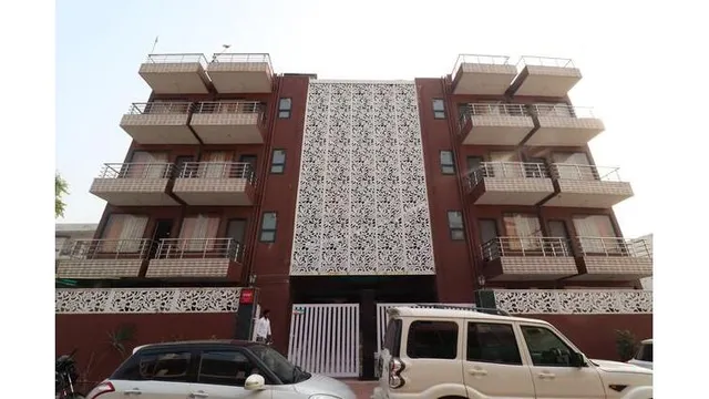 OYO 9587 The Royal Crowne