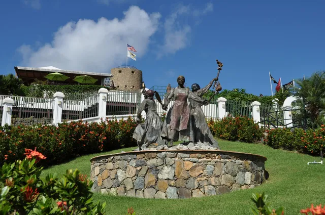Three Queens Statue