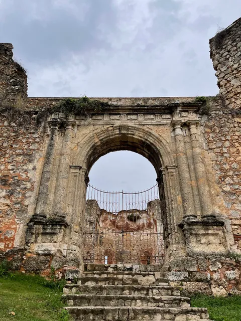 San Francisco Ruins Monument