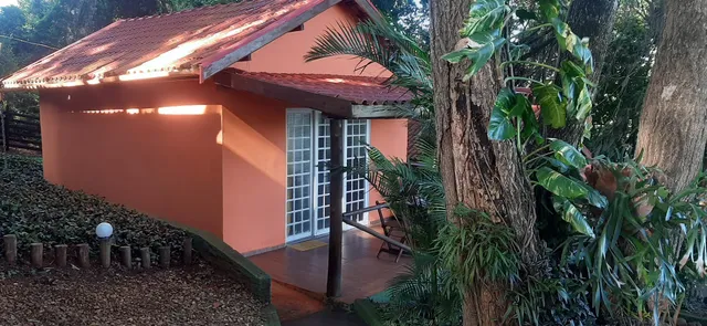Chalé Toca do Esquilo | O seu refúgio rústico à beira da represa perfeito para desfrutar de dias incríveis em meio à natureza