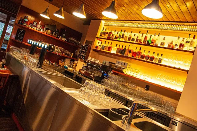 Daniels Pub & Restaurant